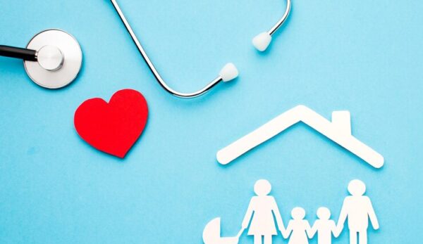 estetoscopio-corazon-papel-cortado-familia_23-2148488222